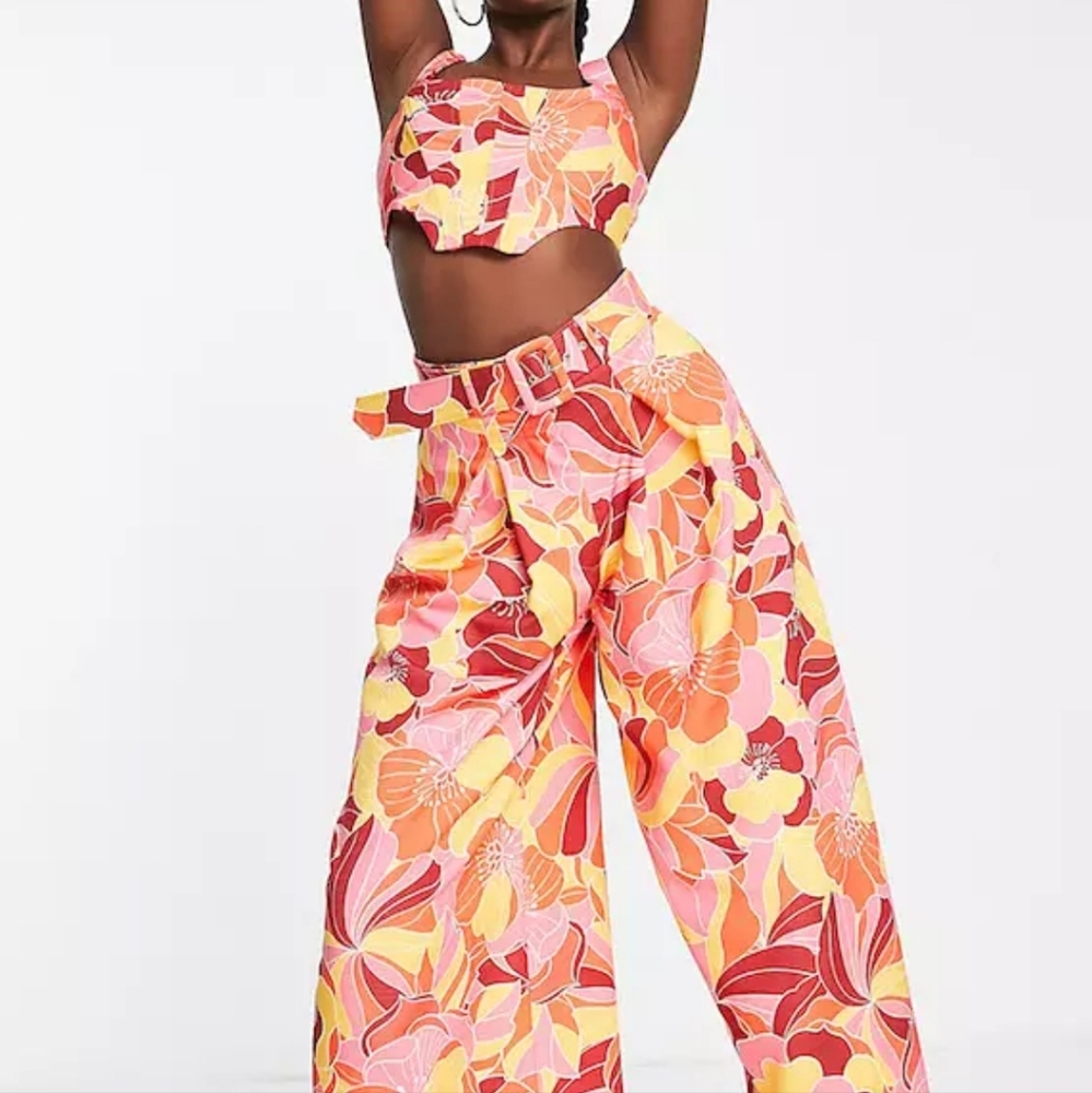 Asos luxe wide leg Belted pleated pants on bright floral prints - Picture 3 of 3